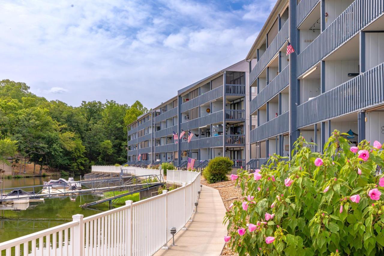 B Lakefront! Remodeled, Boat Slip, Patio Views, Pool, Boat Ramp, Wifi شاطئ أوسيدج المظهر الخارجي الصورة
