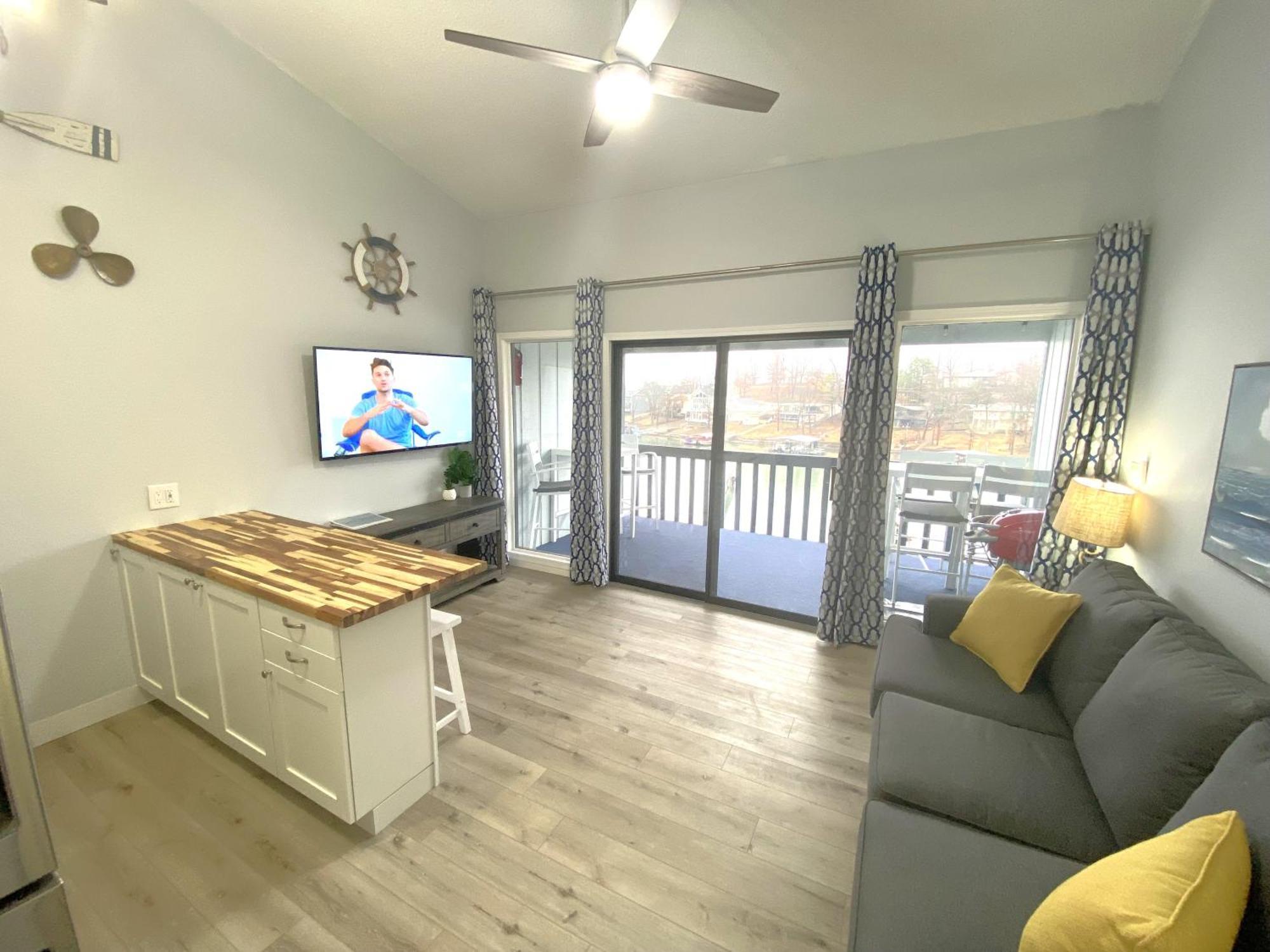 B Lakefront! Remodeled, Boat Slip, Patio Views, Pool, Boat Ramp, Wifi شاطئ أوسيدج المظهر الخارجي الصورة