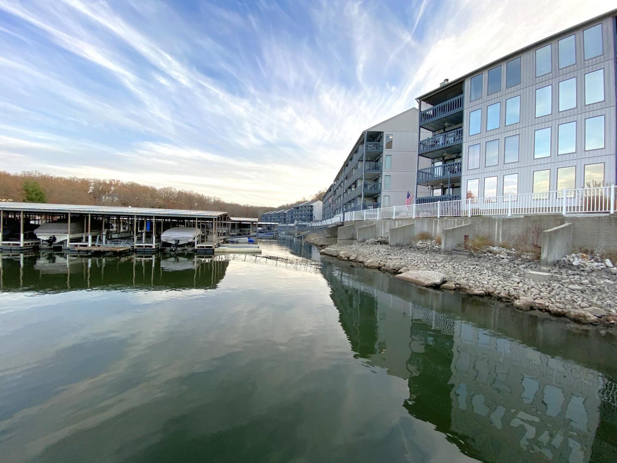 B Lakefront! Remodeled, Boat Slip, Patio Views, Pool, Boat Ramp, Wifi شاطئ أوسيدج المظهر الخارجي الصورة
