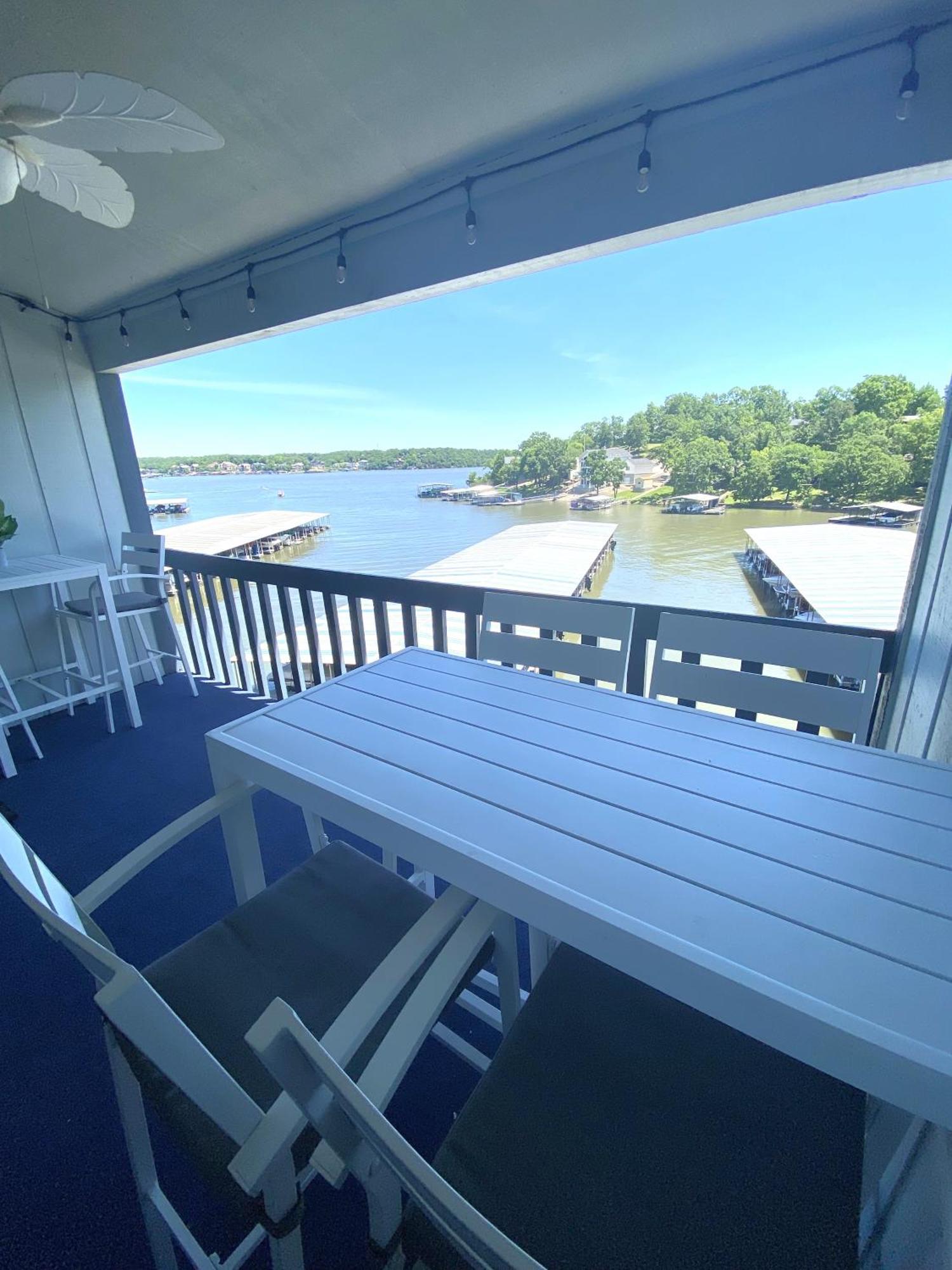 B Lakefront! Remodeled, Boat Slip, Patio Views, Pool, Boat Ramp, Wifi شاطئ أوسيدج المظهر الخارجي الصورة