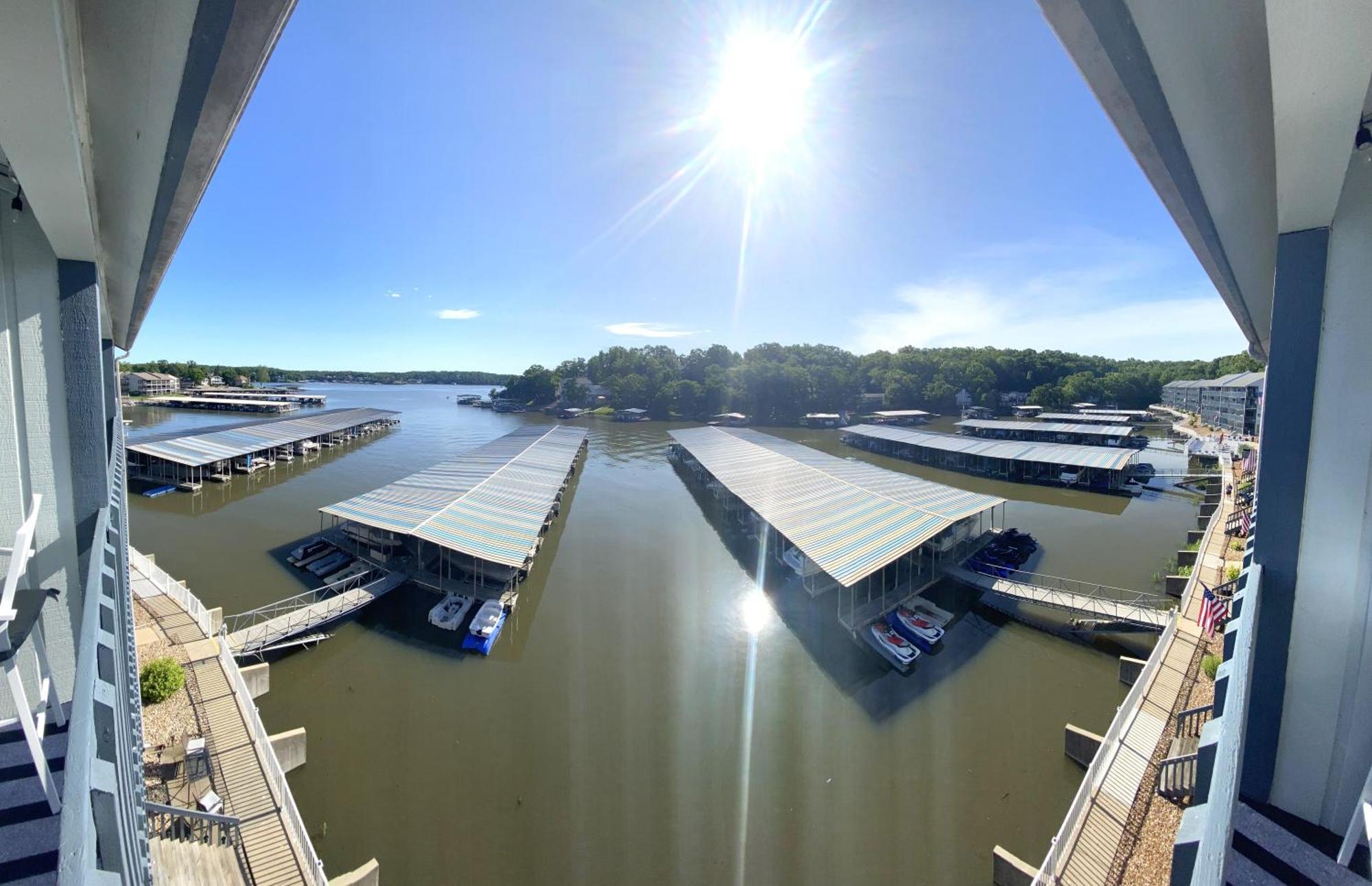 B Lakefront! Remodeled, Boat Slip, Patio Views, Pool, Boat Ramp, Wifi شاطئ أوسيدج المظهر الخارجي الصورة