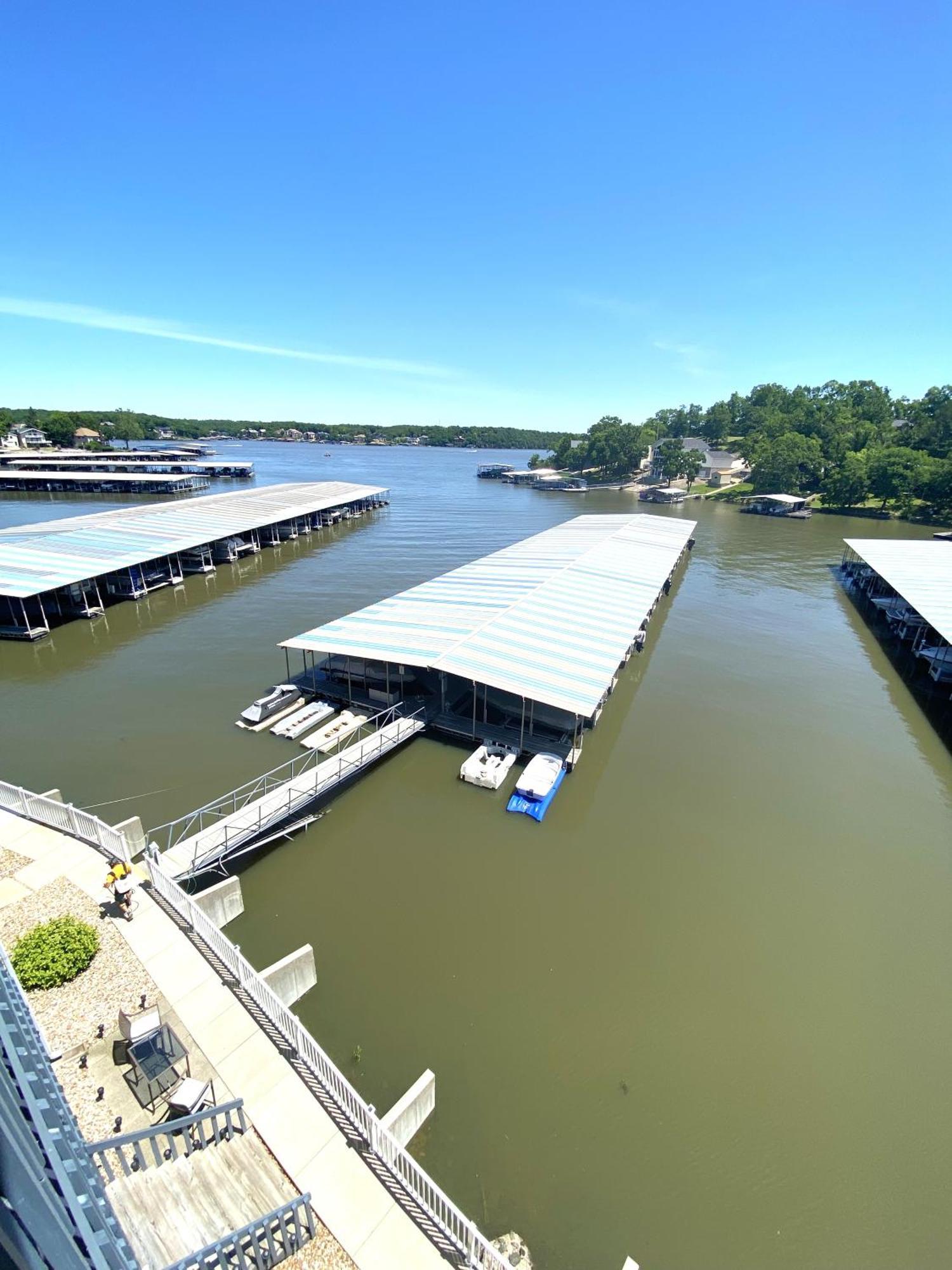 B Lakefront! Remodeled, Boat Slip, Patio Views, Pool, Boat Ramp, Wifi شاطئ أوسيدج المظهر الخارجي الصورة