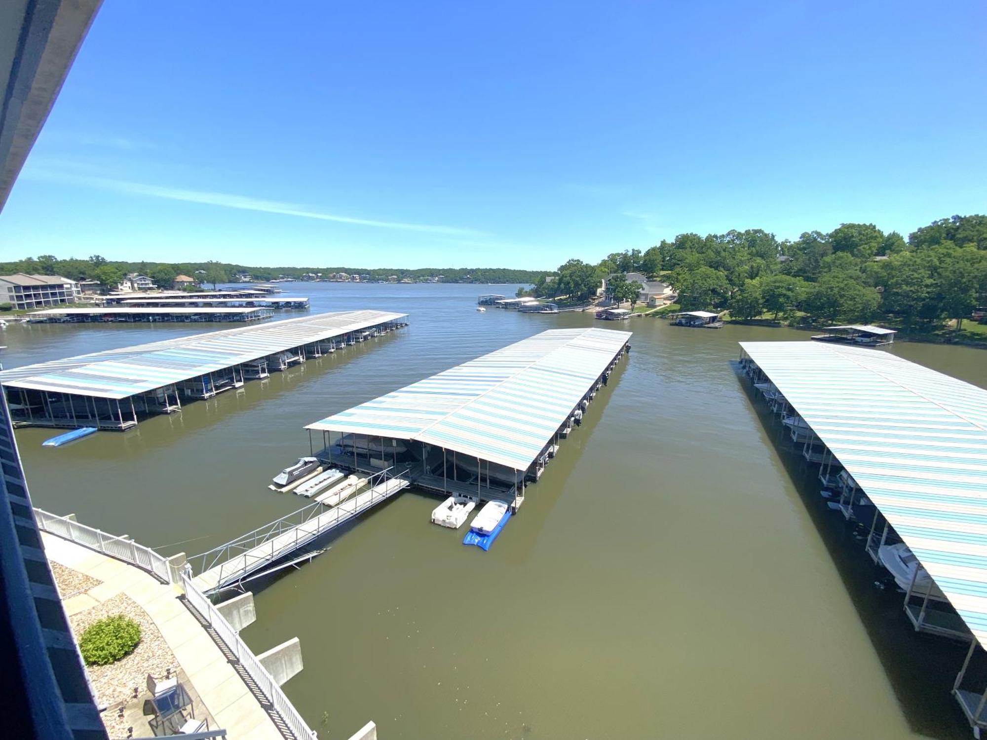 B Lakefront! Remodeled, Boat Slip, Patio Views, Pool, Boat Ramp, Wifi شاطئ أوسيدج المظهر الخارجي الصورة