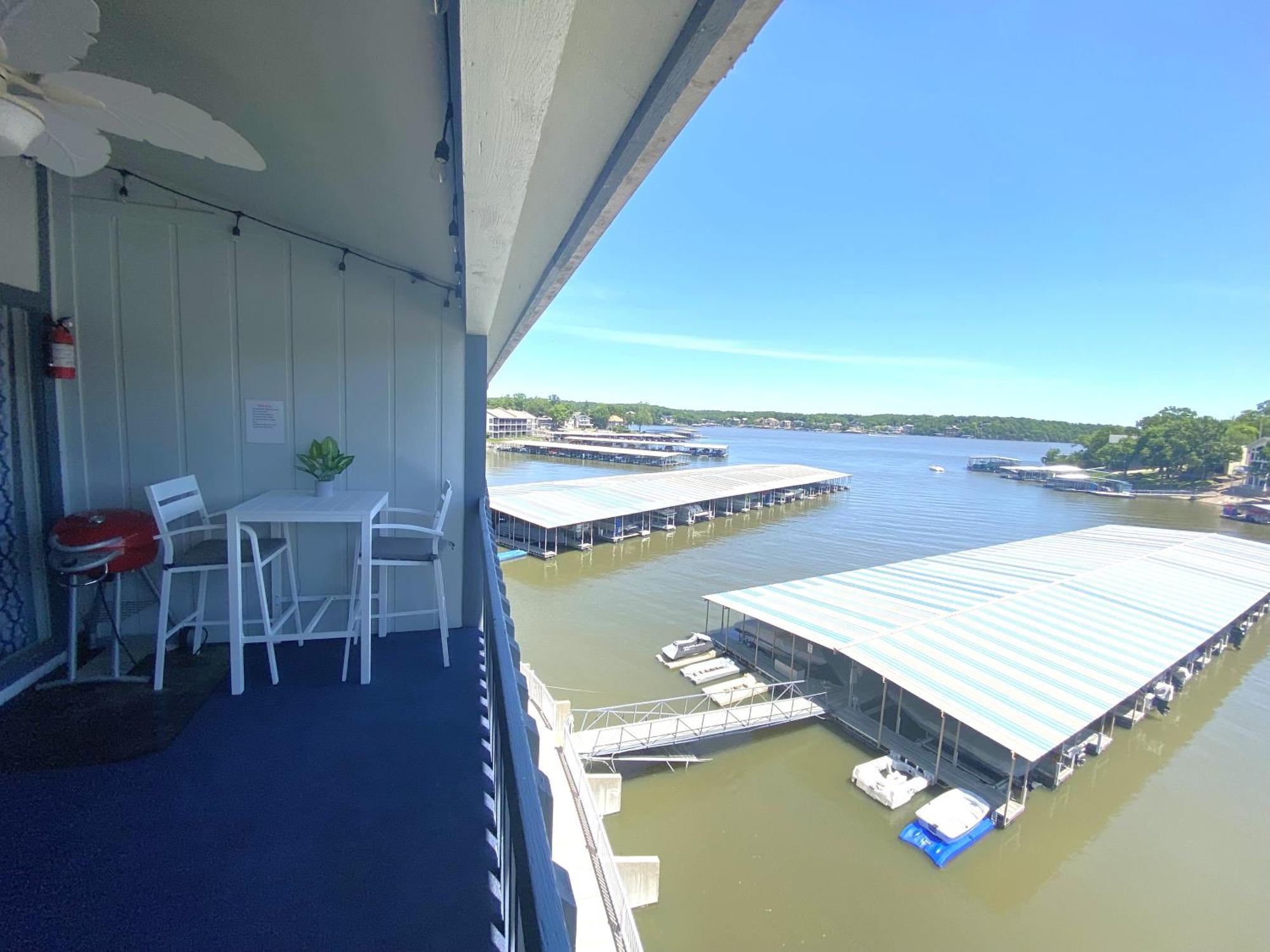 B Lakefront! Remodeled, Boat Slip, Patio Views, Pool, Boat Ramp, Wifi شاطئ أوسيدج المظهر الخارجي الصورة